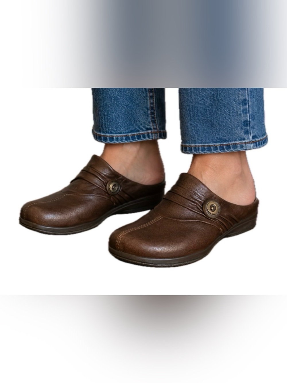 Yuu Leather clogs. Size 7M.